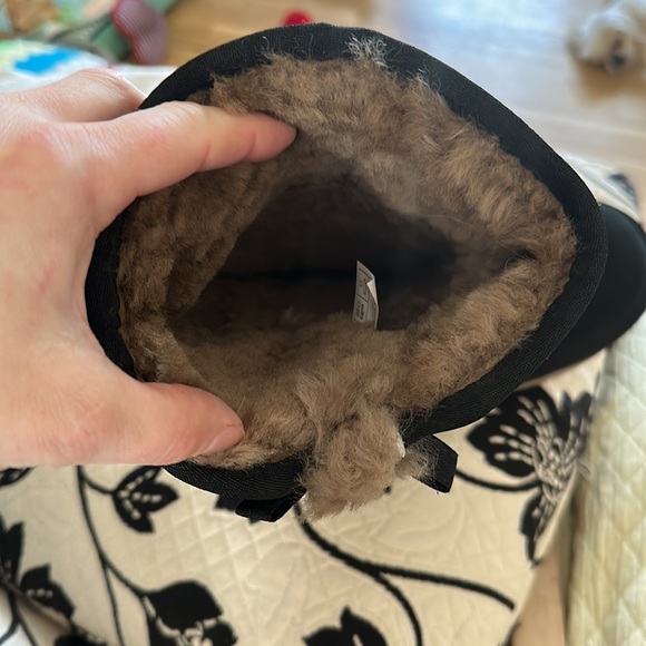 Koolaburra Ugg boots size 10. Wore once was a gift for mom who doesn’t like them - Picture 5 of 6